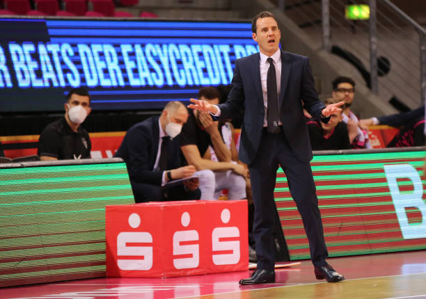 其中一位更 其中一位更